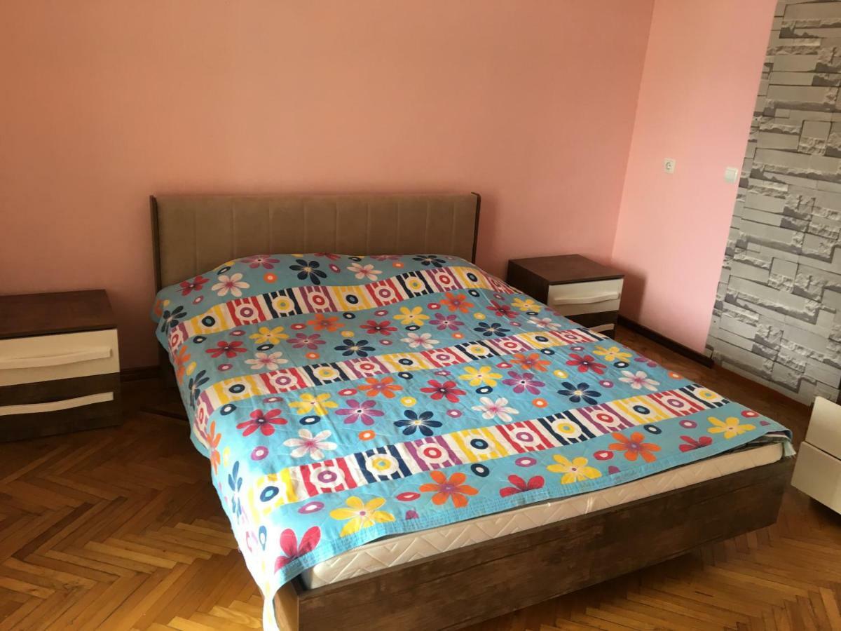 Marina Kvariati Bagian luar foto